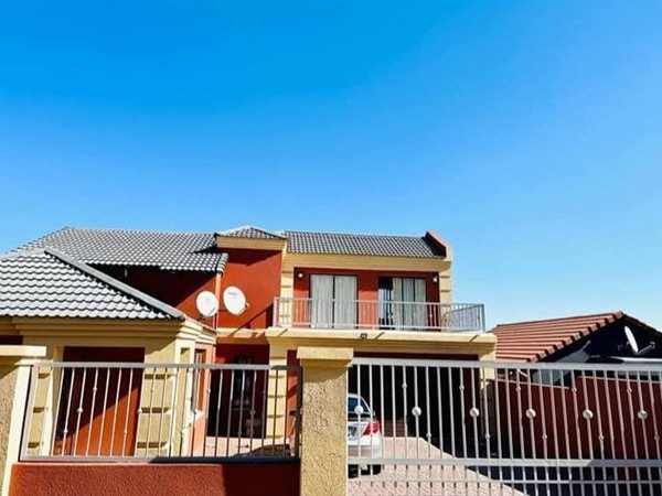 5 Bedroom House 5 Bedroom House