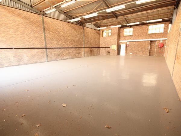 333  m² Industrial space