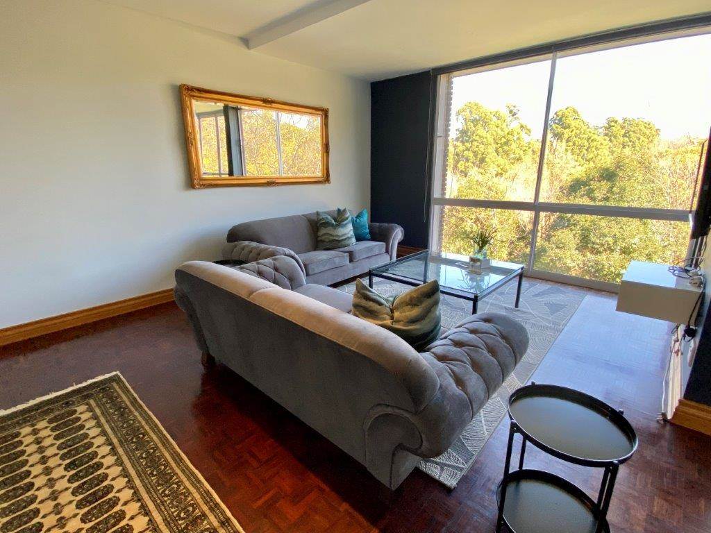 2 Bed Apartment in Illovo photo number 4