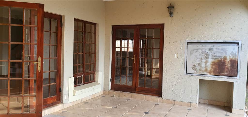 5 Bed House in Kyalami AH photo number 8