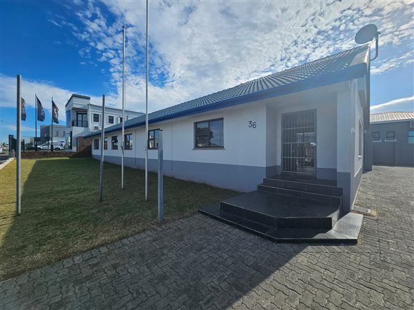 273  m² Commercial space