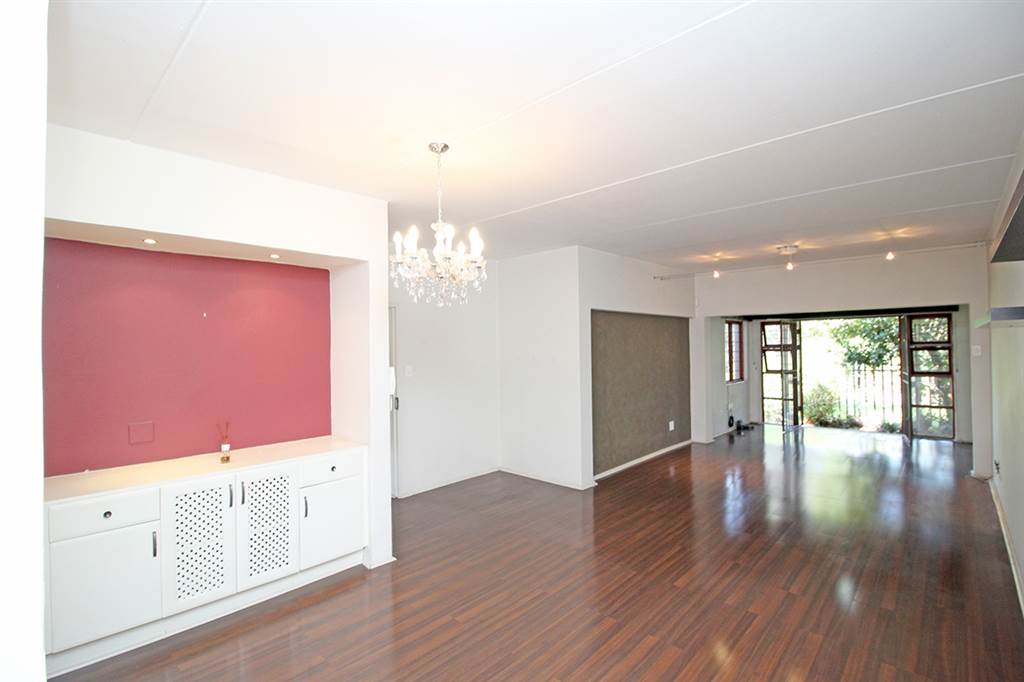 2 Bed Townhouse in Sandringham photo number 2