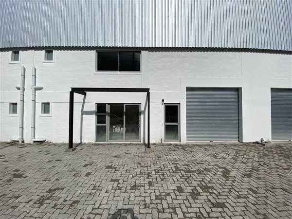 210  m² Industrial space