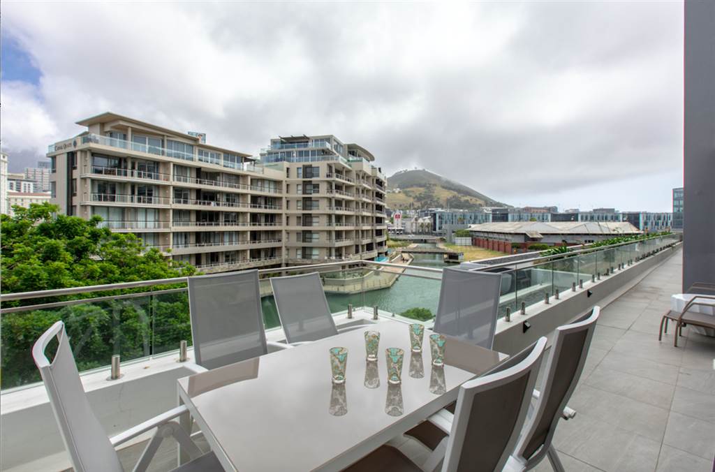 2 Bed Apartment in Foreshore photo number 2