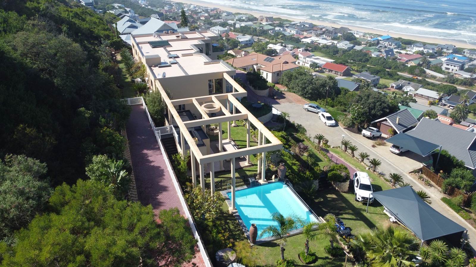 7 Bed House in Outeniqua Strand photo number 4