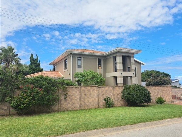 4 Bedroom House 4 Bedroom House