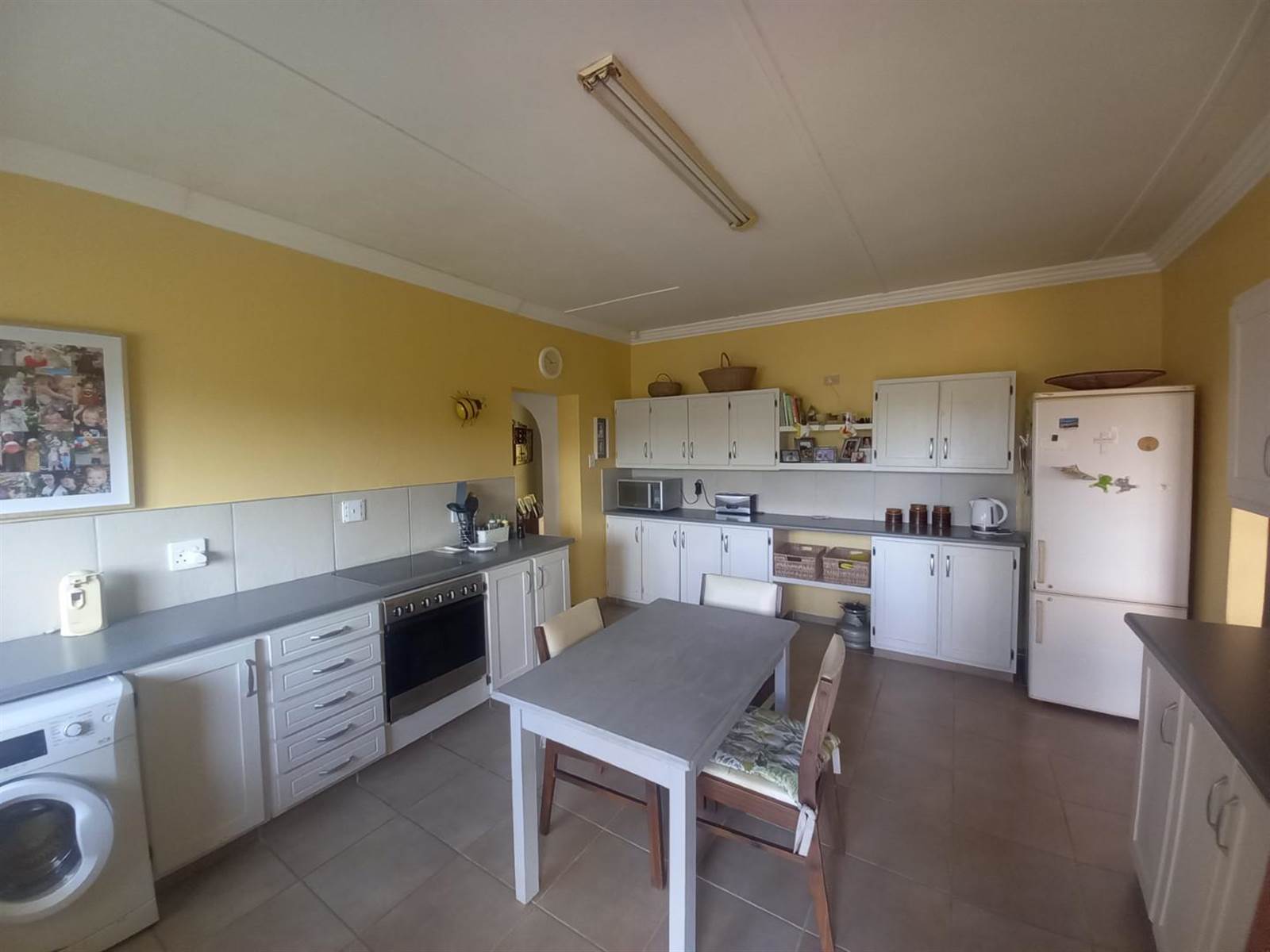 4 Bed House in Blythedale Beach photo number 8