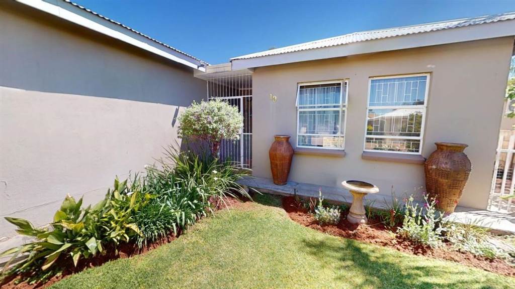 2 Bed Townhouse in Blydeville photo number 3