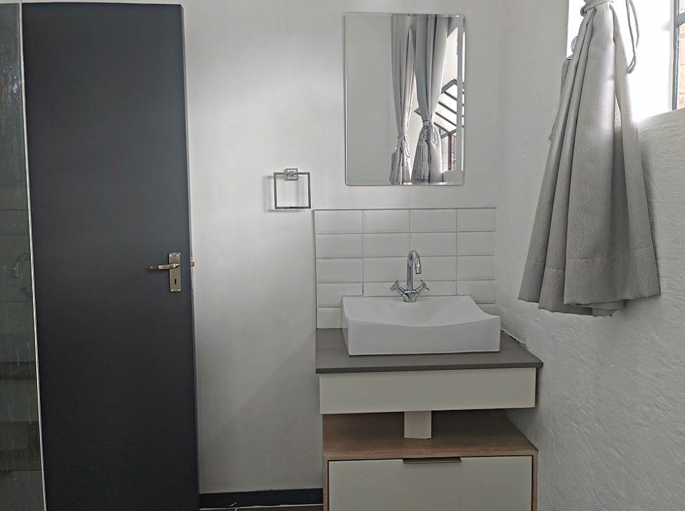 1 Bed Apartment in Braamfontein Werf photo number 14