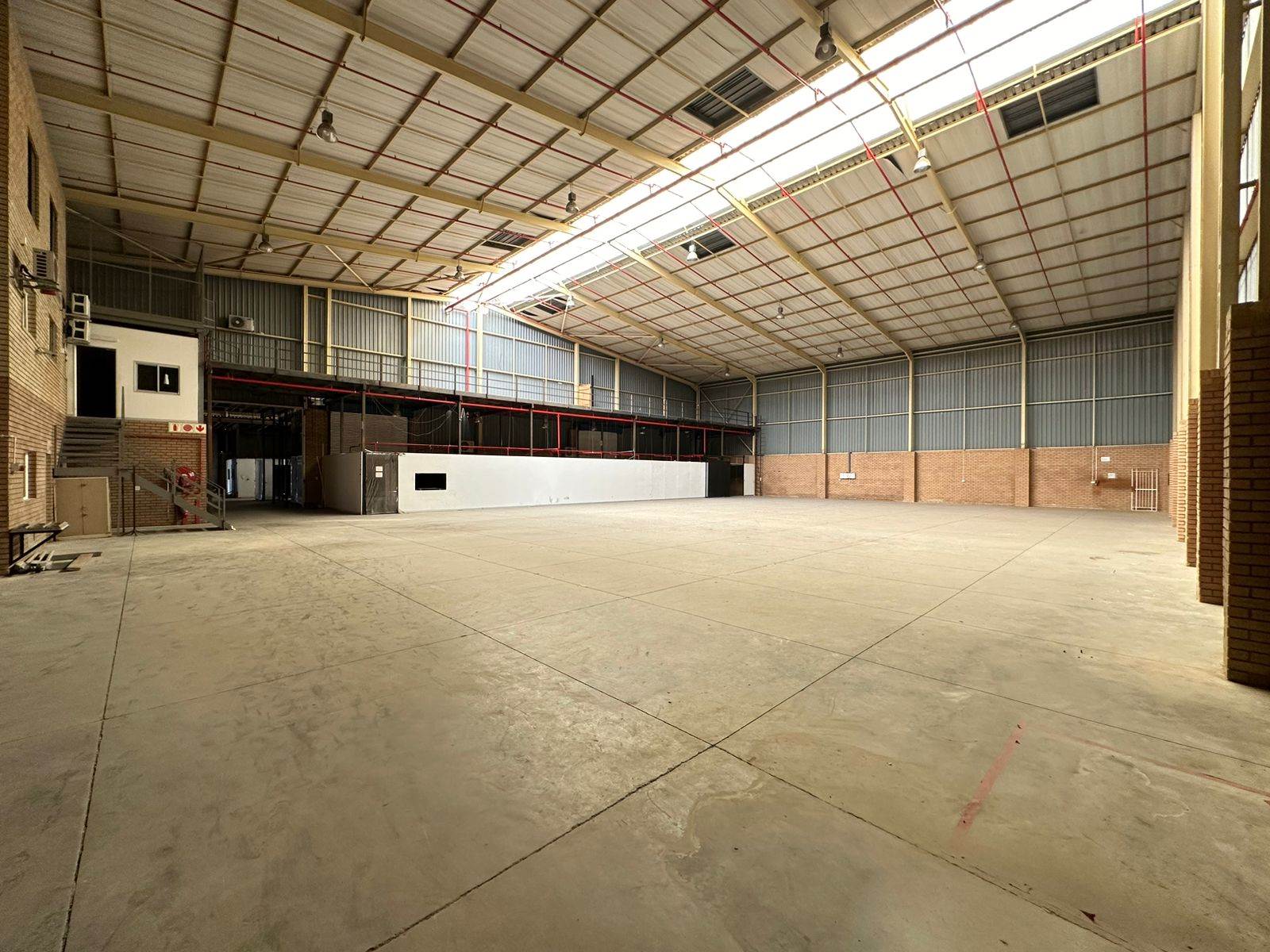 3829  m² Industrial space in Laser Park photo number 4