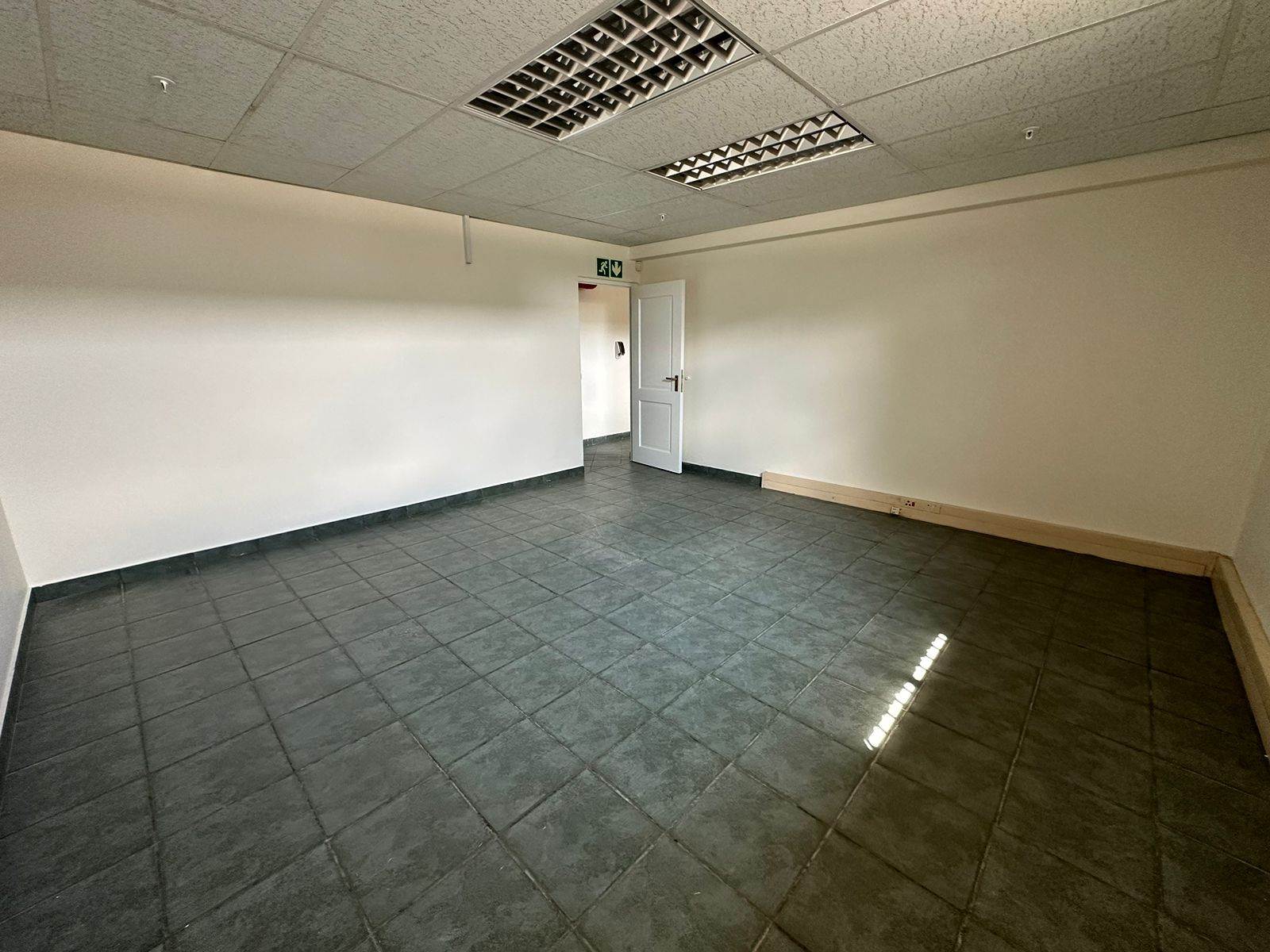 3829  m² Industrial space in Laser Park photo number 16