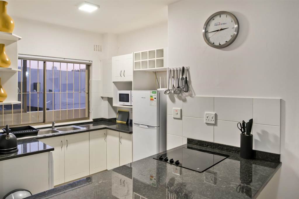2 Bed Apartment in Umhlanga Rocks photo number 12