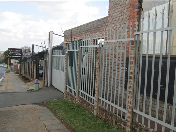750  m² Commercial space in Alberton