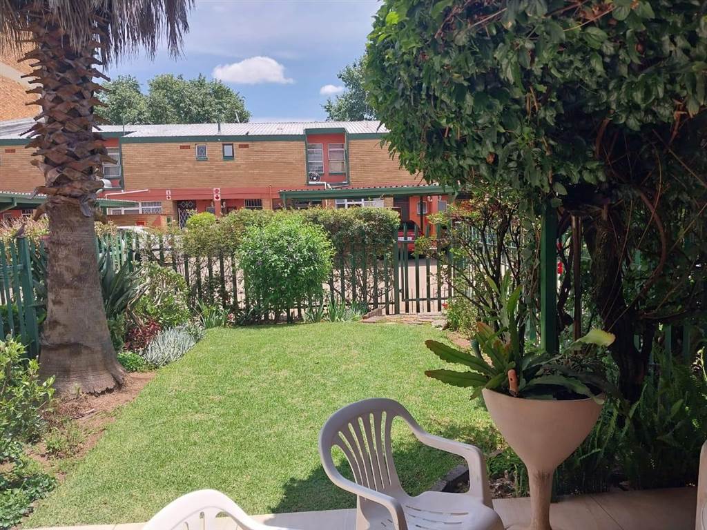 2 Bed Townhouse in Benoni Central photo number 19
