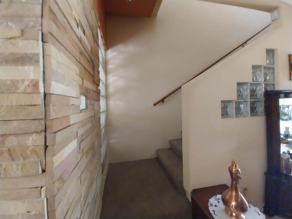 2 Bed Townhouse in Benoni Central photo number 6