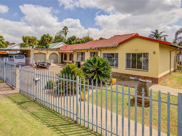 6 Bedroom House 6 Bedroom House