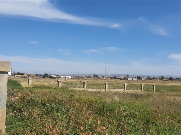 1 606 m² Land