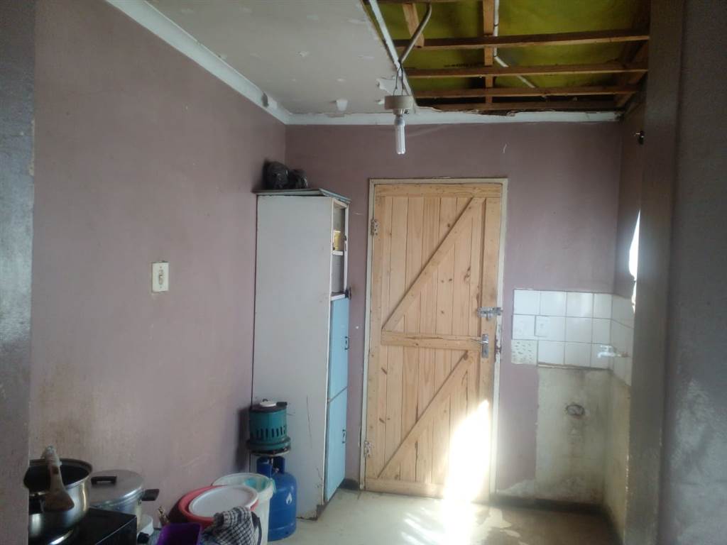 3 Bed House in Thabong photo number 2