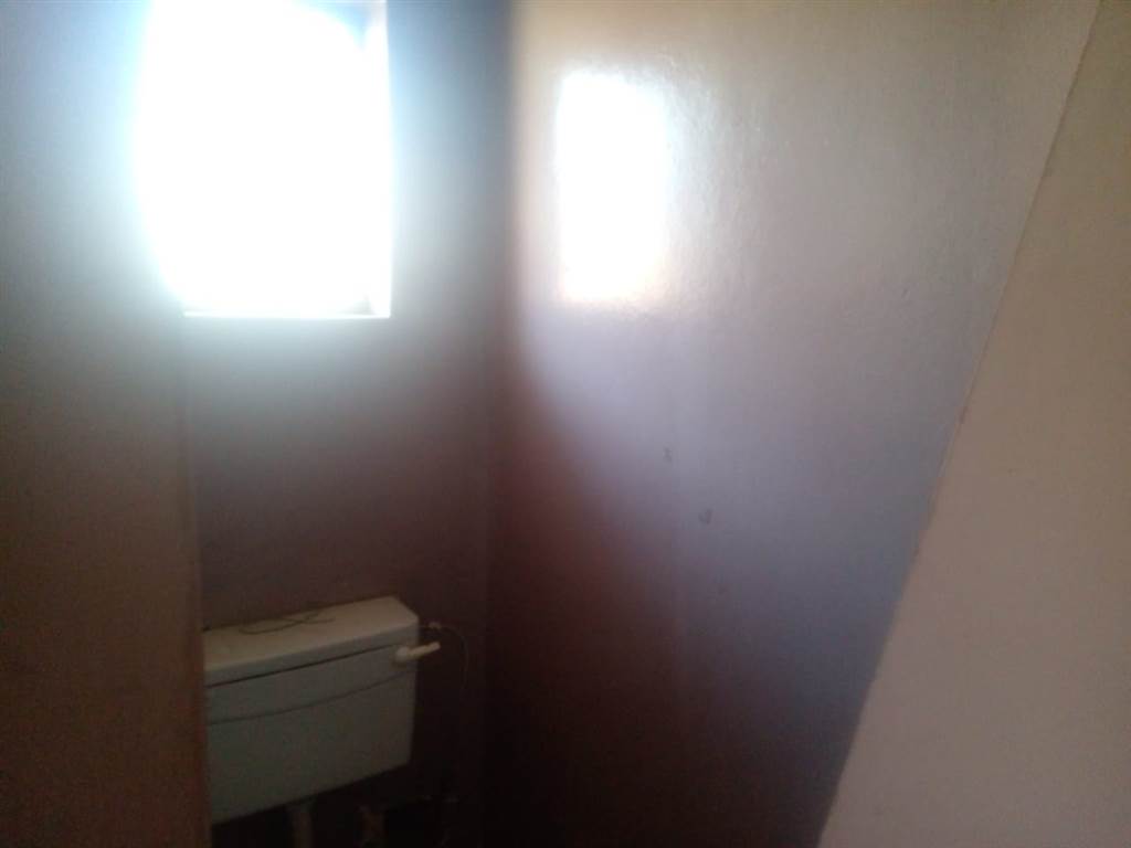 3 Bed House in Thabong photo number 4