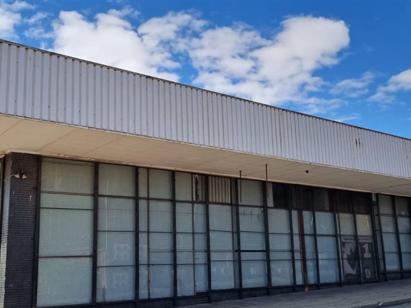800  m² Commercial space in Krugersdorp Central