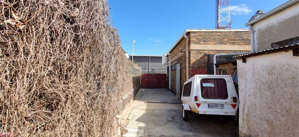 800  m² Commercial space in Krugersdorp Central photo number 4