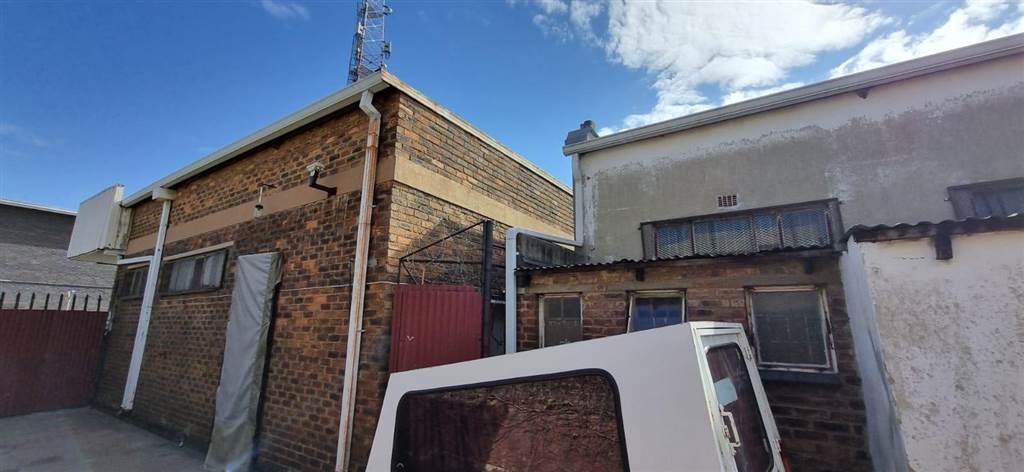800  m² Commercial space in Krugersdorp Central photo number 2