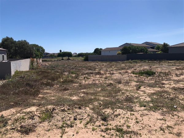 1268 m² Land available in Country Club