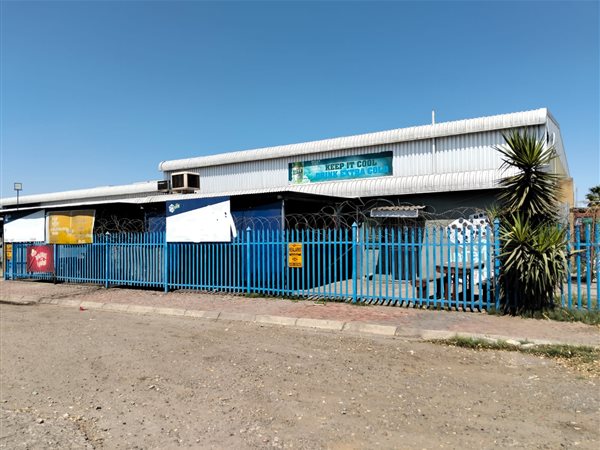 395  m² Commercial space