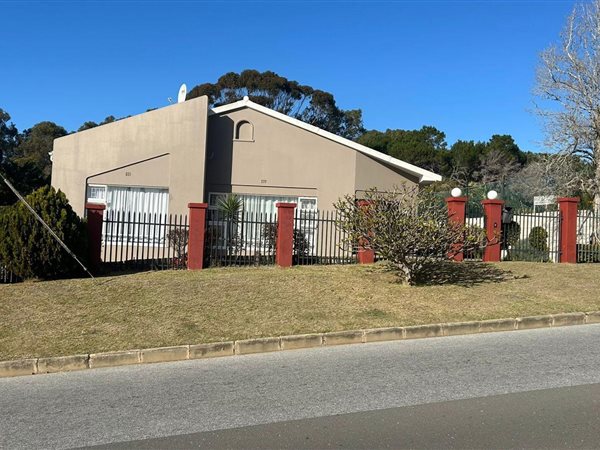 4 Bedroom House 4 Bedroom House