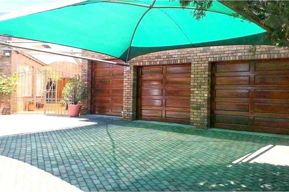 4 Bed House in Cresta photo number 1