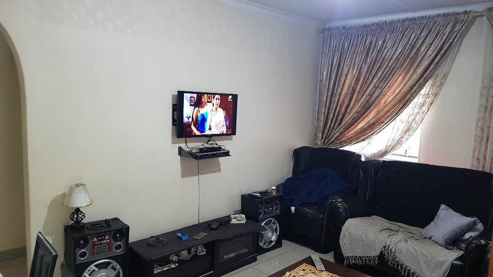 3 Bed House in Tongaat Central photo number 5
