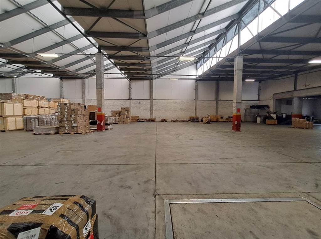 2184  m² Industrial space in Airport Industria photo number 5