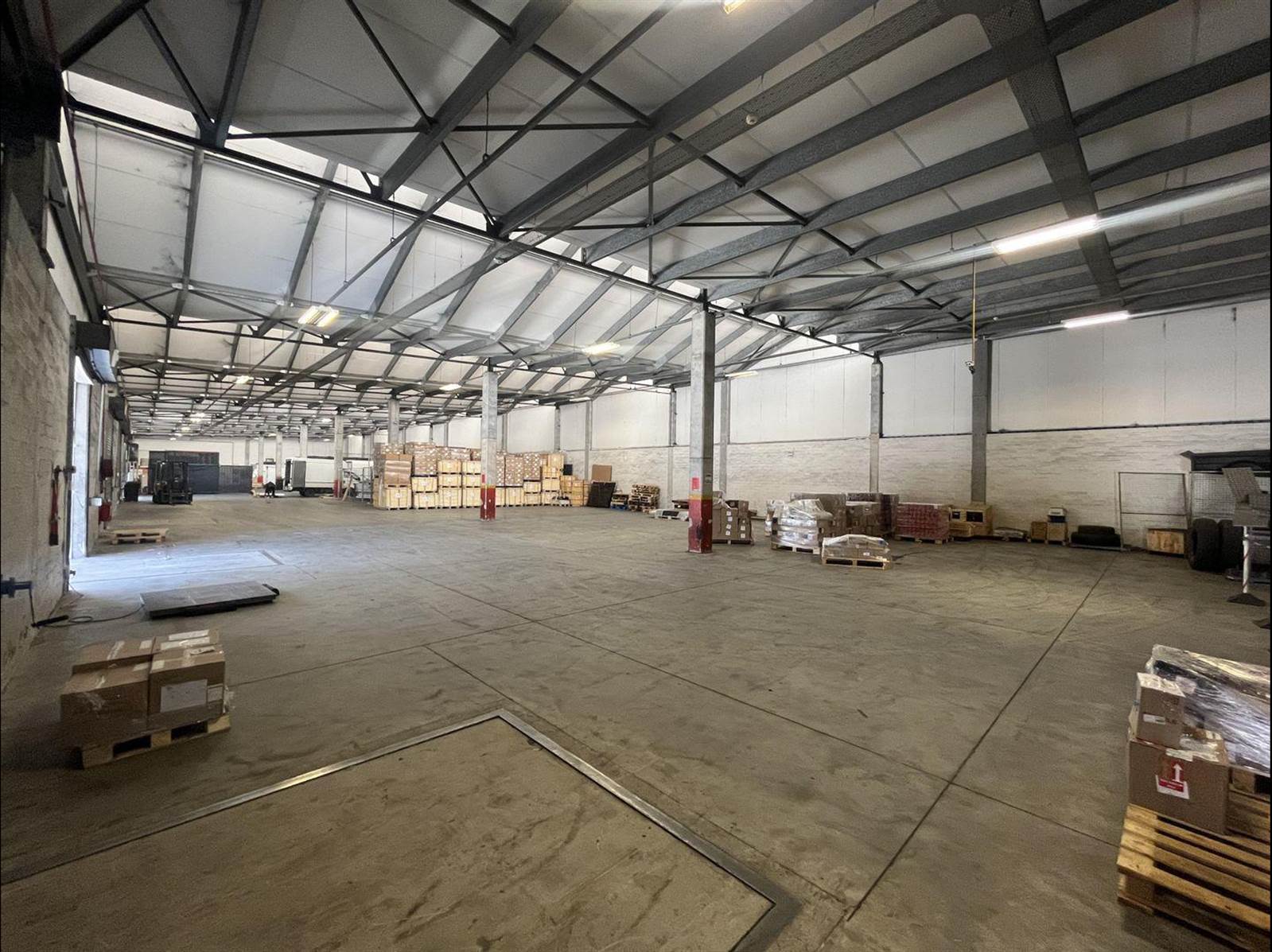 2184  m² Industrial space in Airport Industria photo number 4