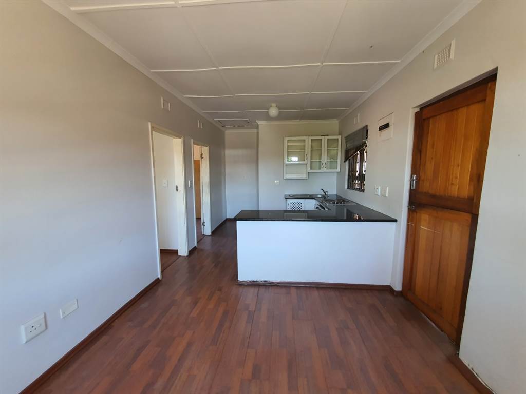 8 Bed House in Mobeni photo number 18