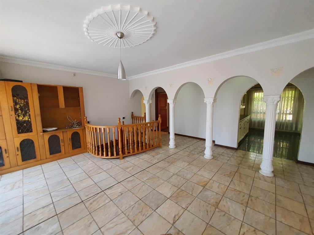 8 Bed House in Mobeni photo number 5