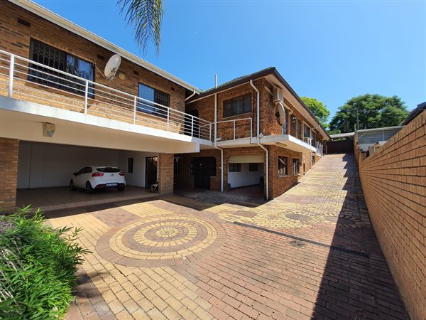 8 Bed House in Mobeni