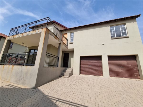 4 Bedroom Townhouse 4 Bedroom Townhouse