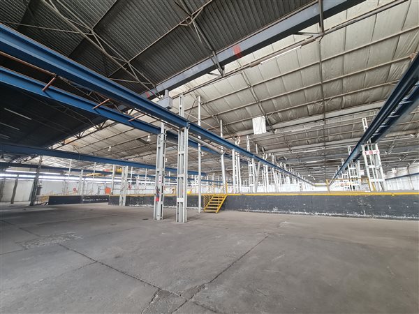 14 000  m² Industrial space