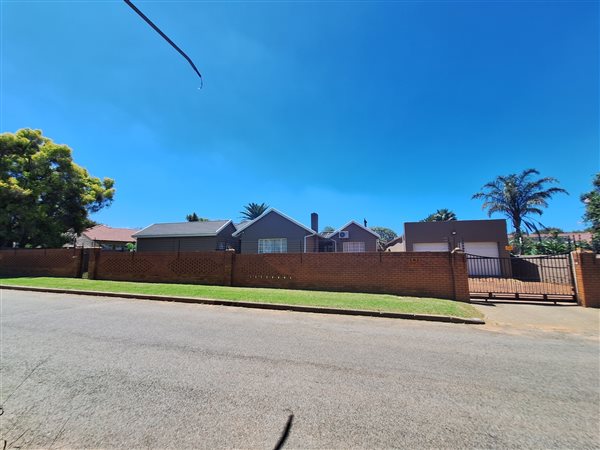 4 Bedroom House 4 Bedroom House