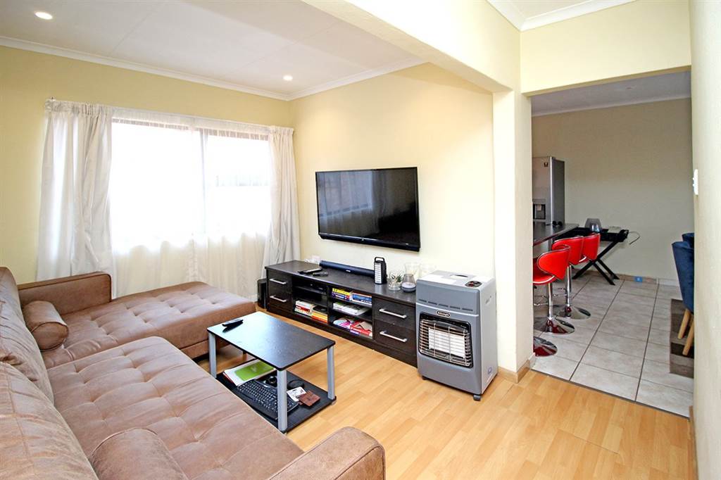 2 Bed Apartment in Witfield photo number 9