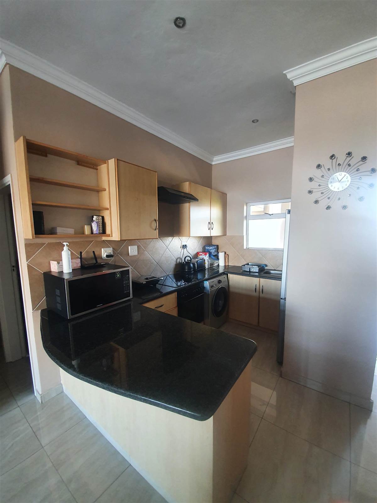 2 Bed Flat in Umhlanga Rocks photo number 2