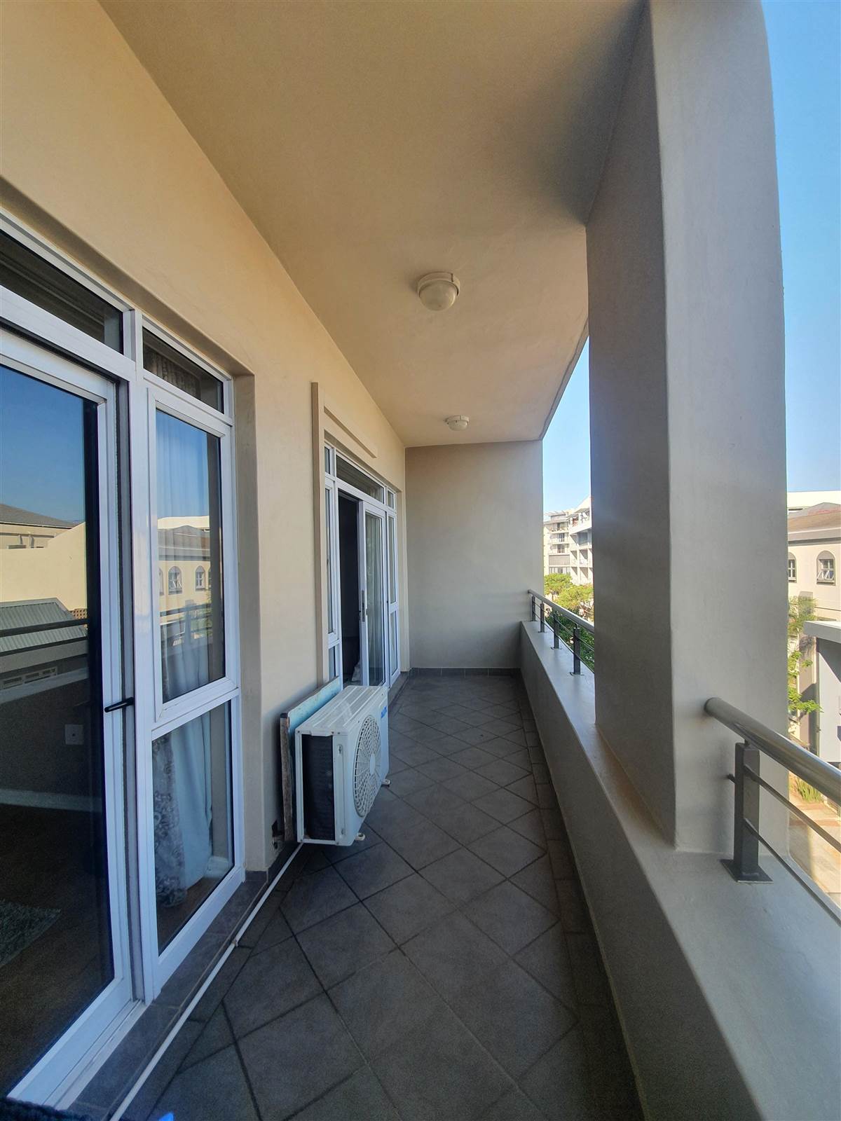 2 Bed Flat in Umhlanga Rocks photo number 12