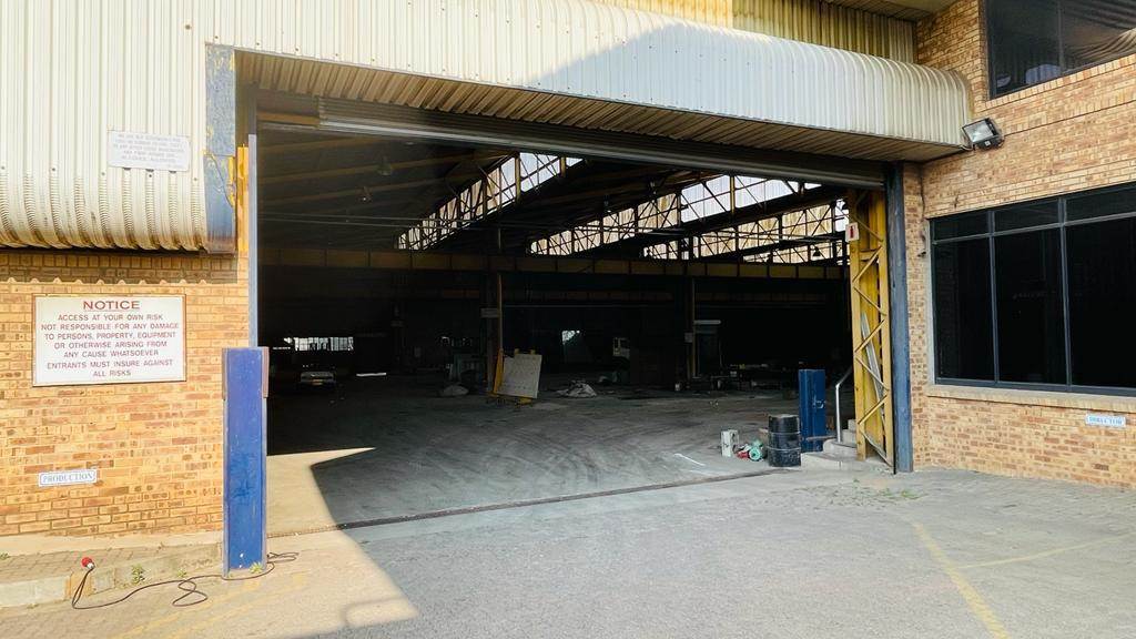 8651  m² Industrial space in Stormill photo number 5