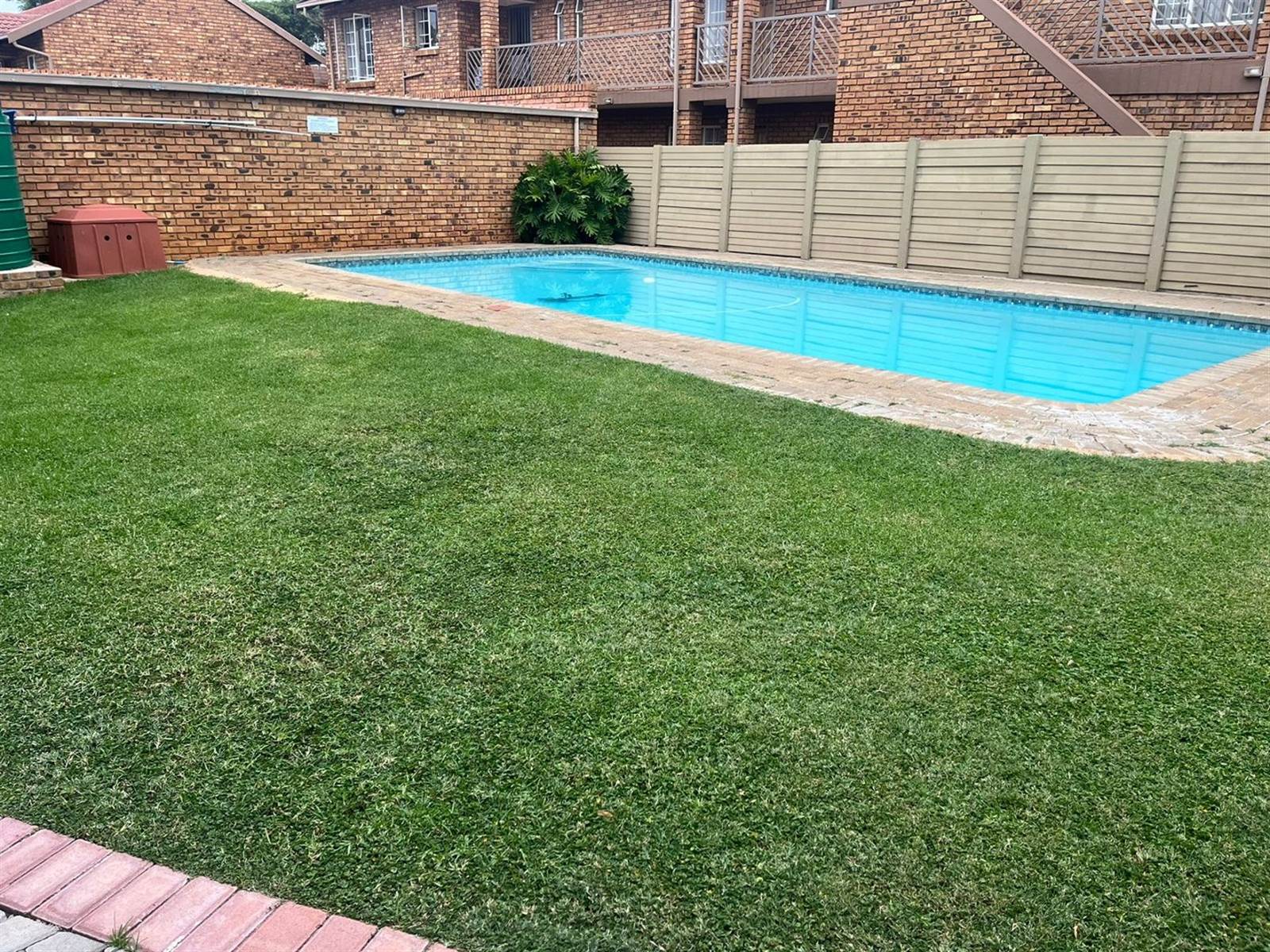 2 Bed Townhouse in Garsfontein photo number 20