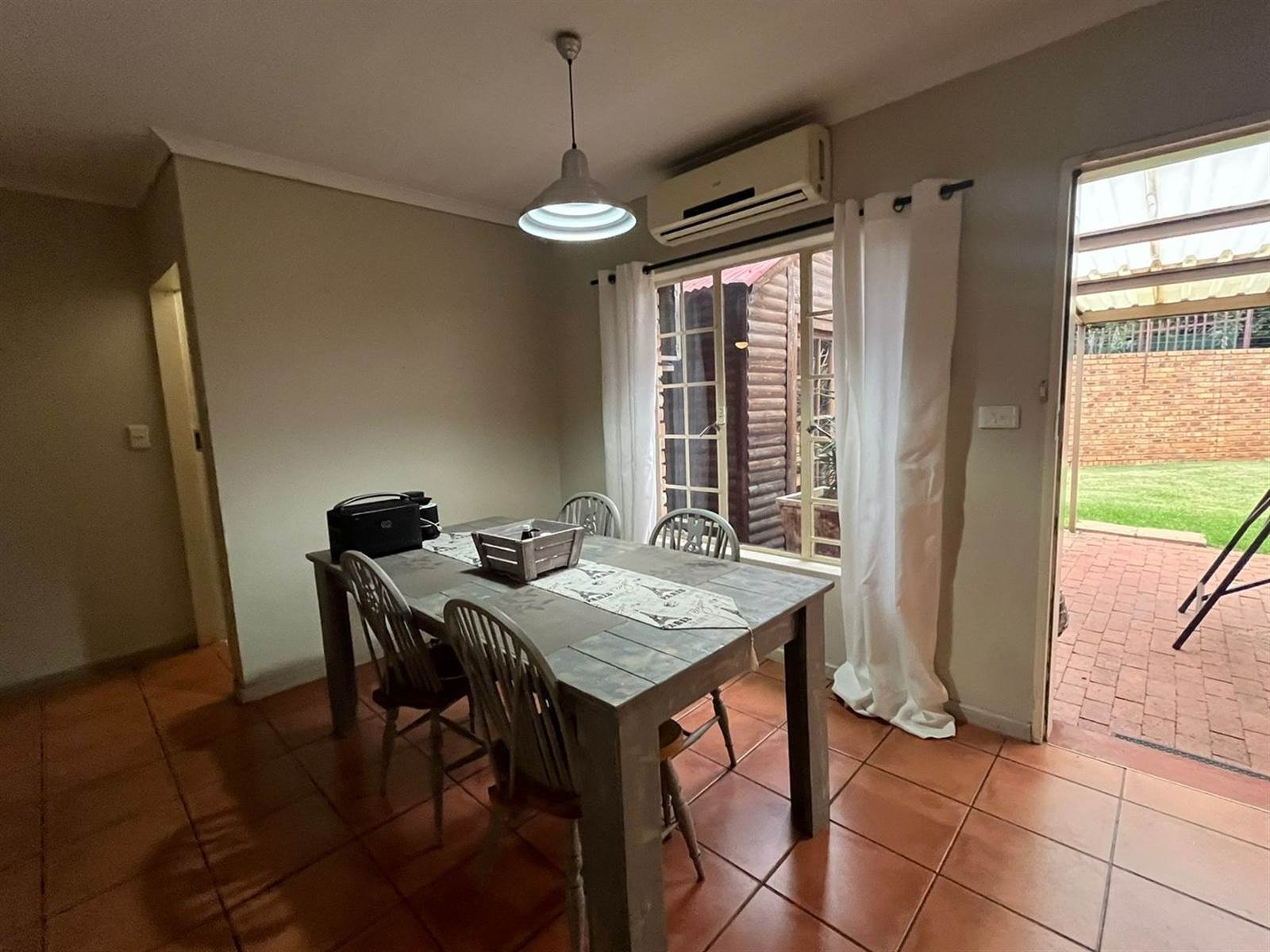 2 Bed Townhouse in Garsfontein photo number 5