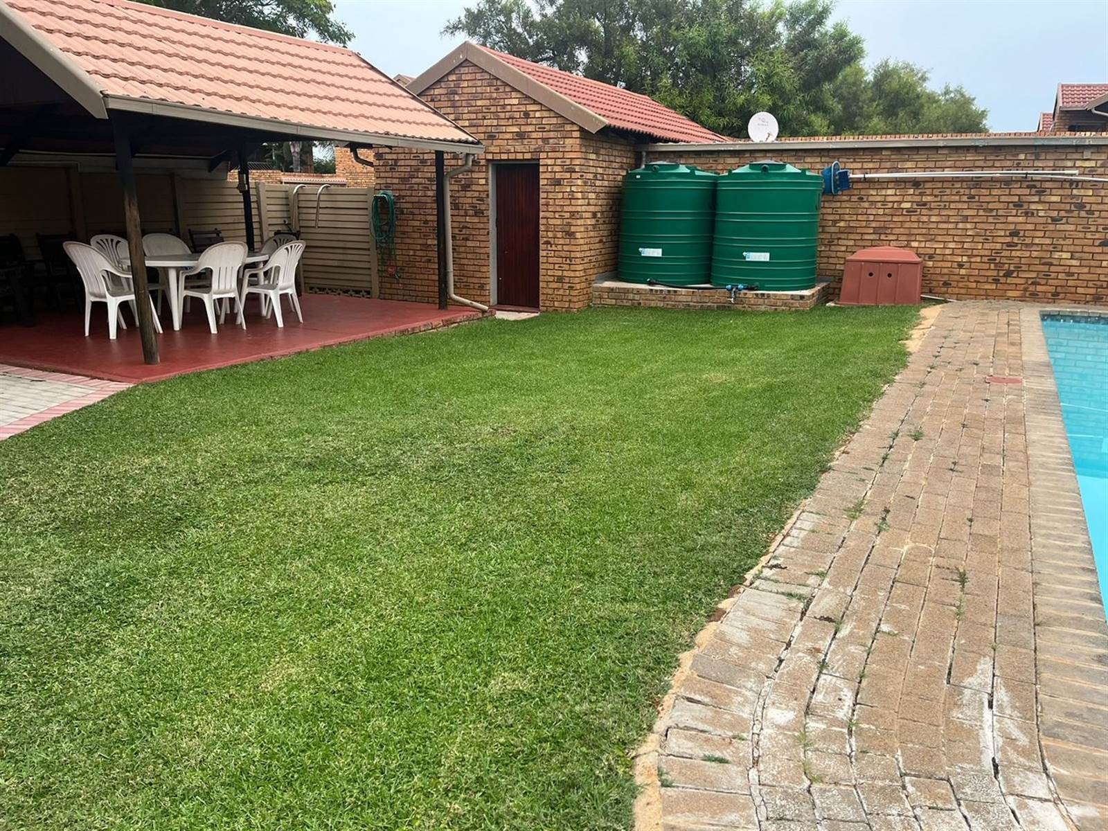 2 Bed Townhouse in Garsfontein photo number 19