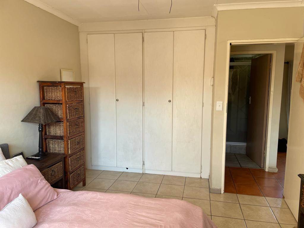 2 Bed Townhouse in Garsfontein photo number 12