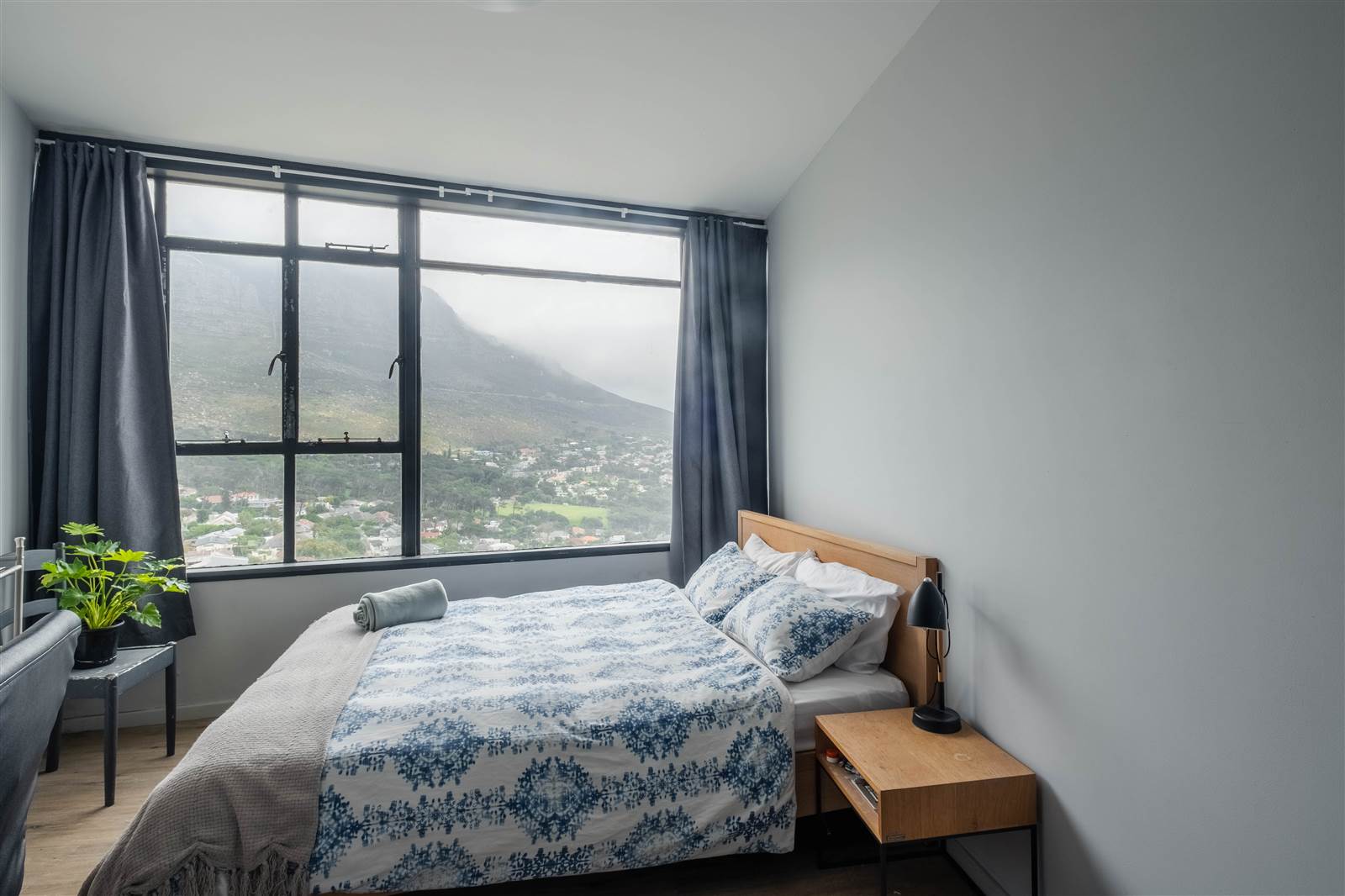 3 Bed Apartment in Vredehoek photo number 4