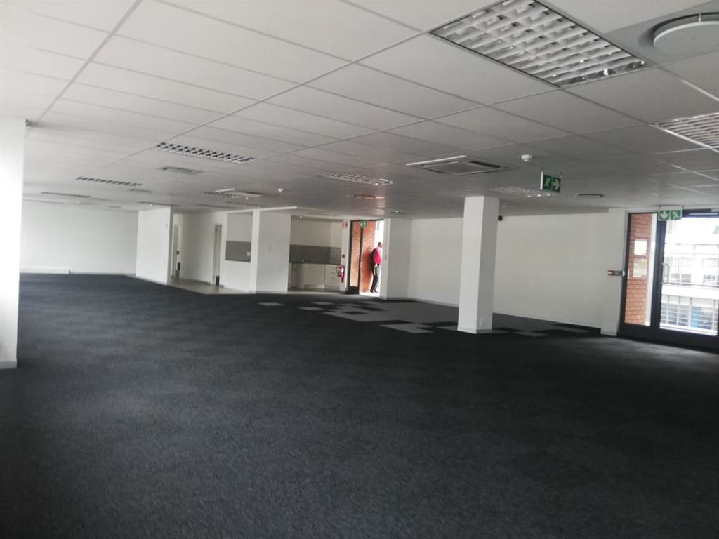 262  m² Office Space in Woodstock photo number 2