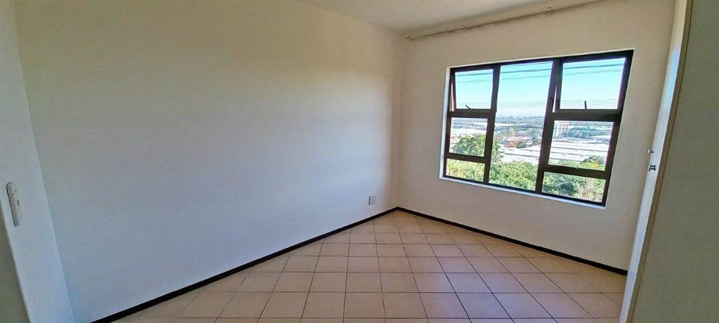 2 Bed Apartment in Sunnyrock photo number 6